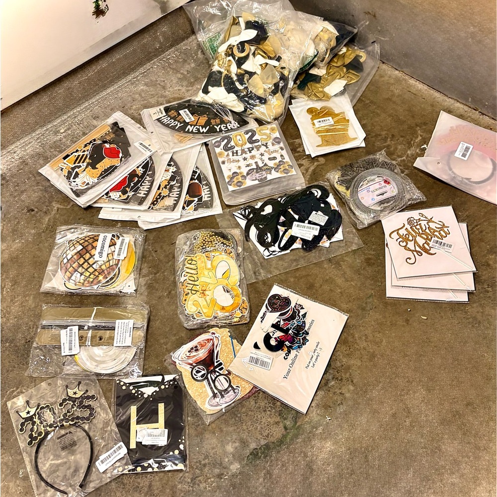 New Year's Eve Party Supplies Set